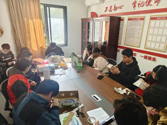 变废为宝，巧手焕新——宿舍创意收纳手工活动圆满落幕